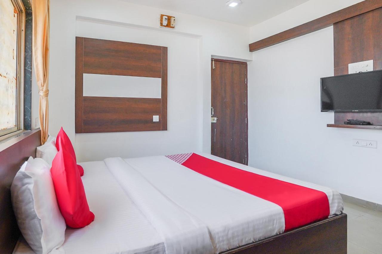 Oyo Flagship 70264 Hotel Vrindavan Mangvadi Εξωτερικό φωτογραφία