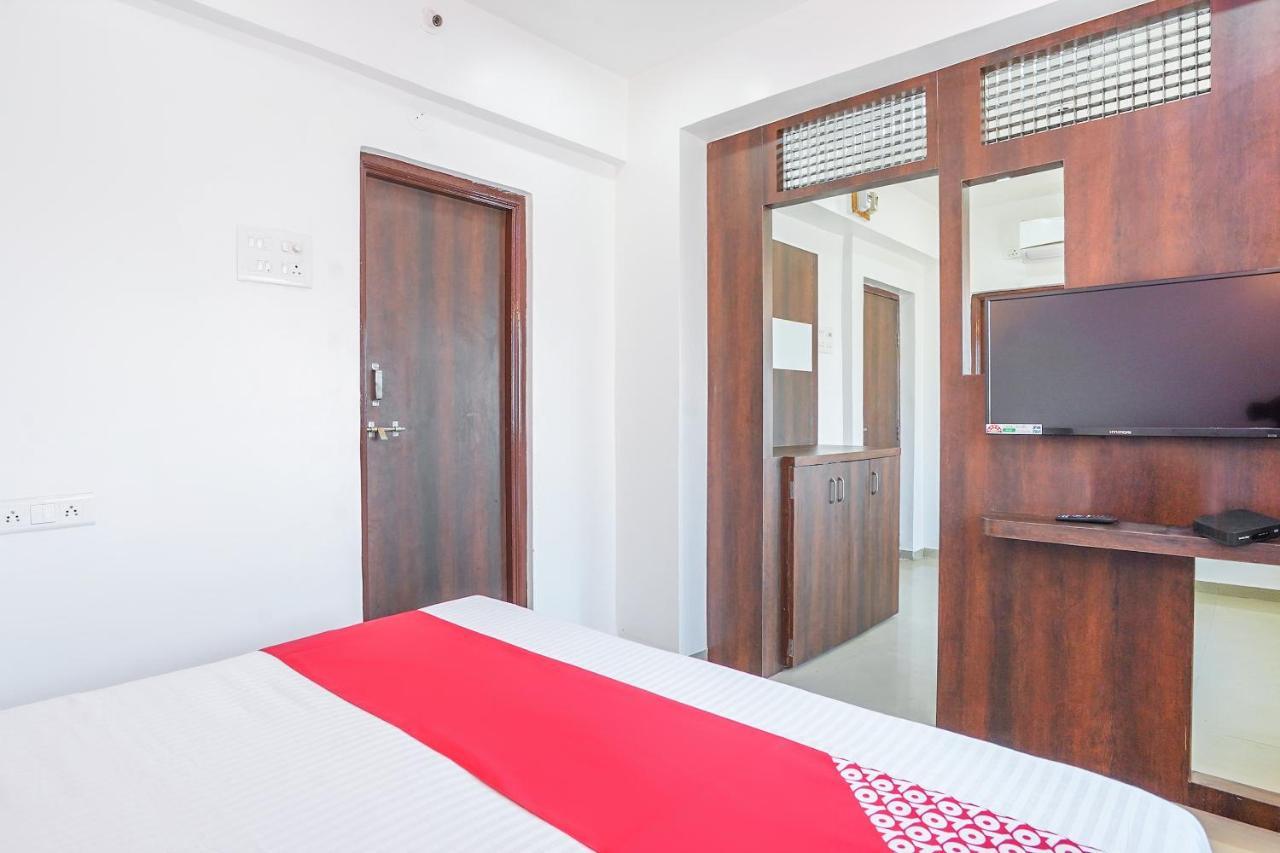 Oyo Flagship 70264 Hotel Vrindavan Mangvadi Εξωτερικό φωτογραφία
