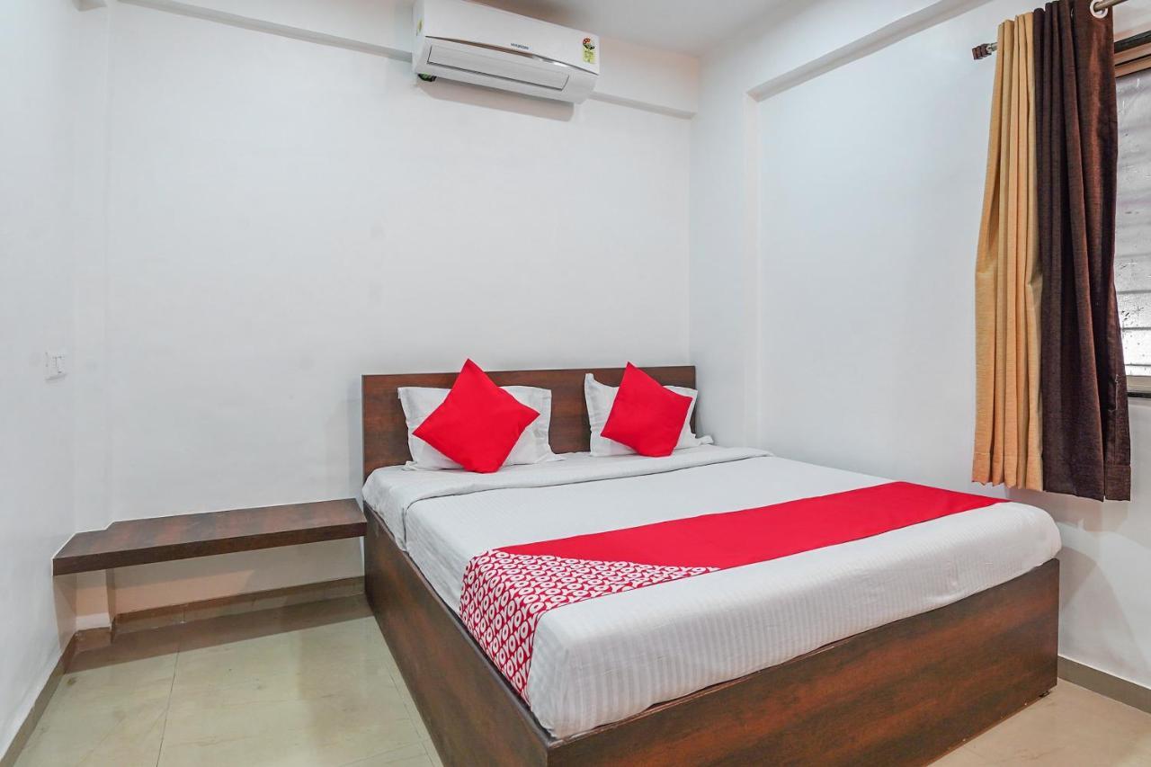 Oyo Flagship 70264 Hotel Vrindavan Mangvadi Εξωτερικό φωτογραφία